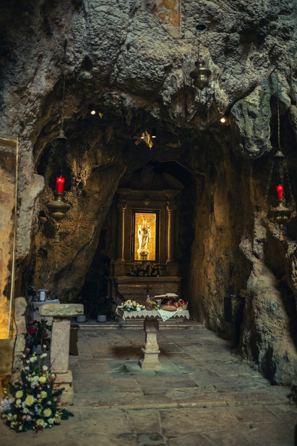 La grotte de Massabielle : le sanctuaire des miracles et des apparitions mariales !