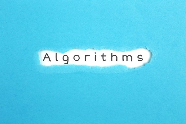 Quels sites web utilisent des algorithmes de recommandation ? découvrez-les !